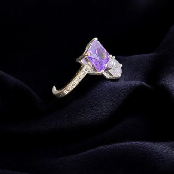 Vintage AVON NVC Silvertone Amethyst Gemstone Rhinestone Ring Size 7.5 Adjustabl - Picture 2 of 4
